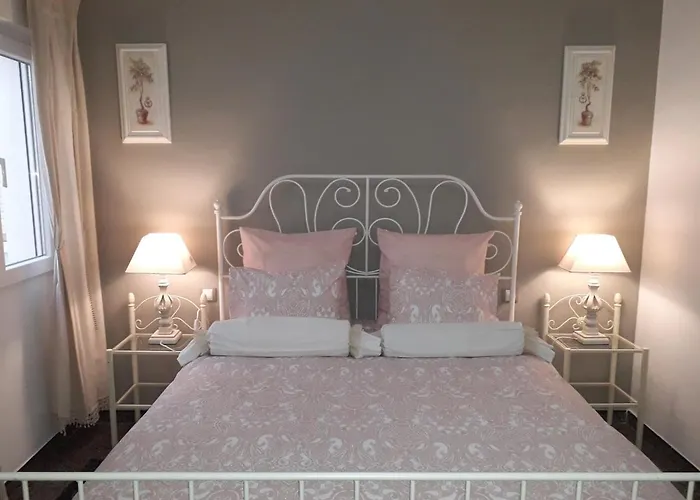 דירה Rios Rosas Center רונדה